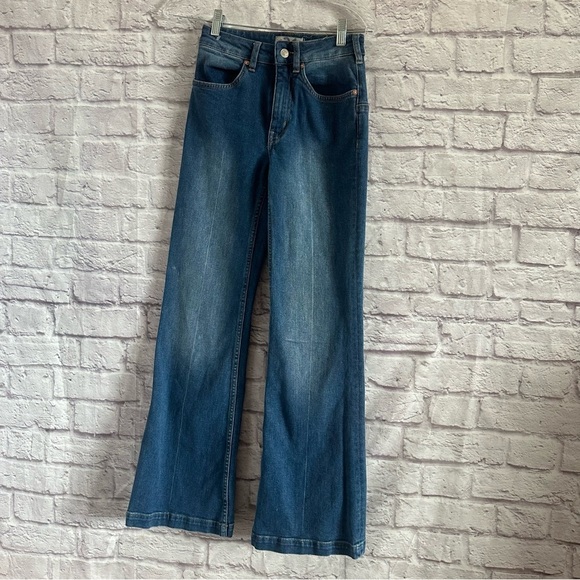 WeThe FreeSomewhere OverTheRainbowflare jeans blue wash with a rainbow accent - Picture 3 of 14